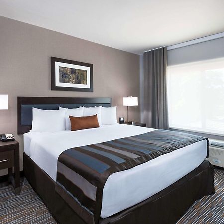 Wingate By Wyndham Sidney Hotel Exterior photo
