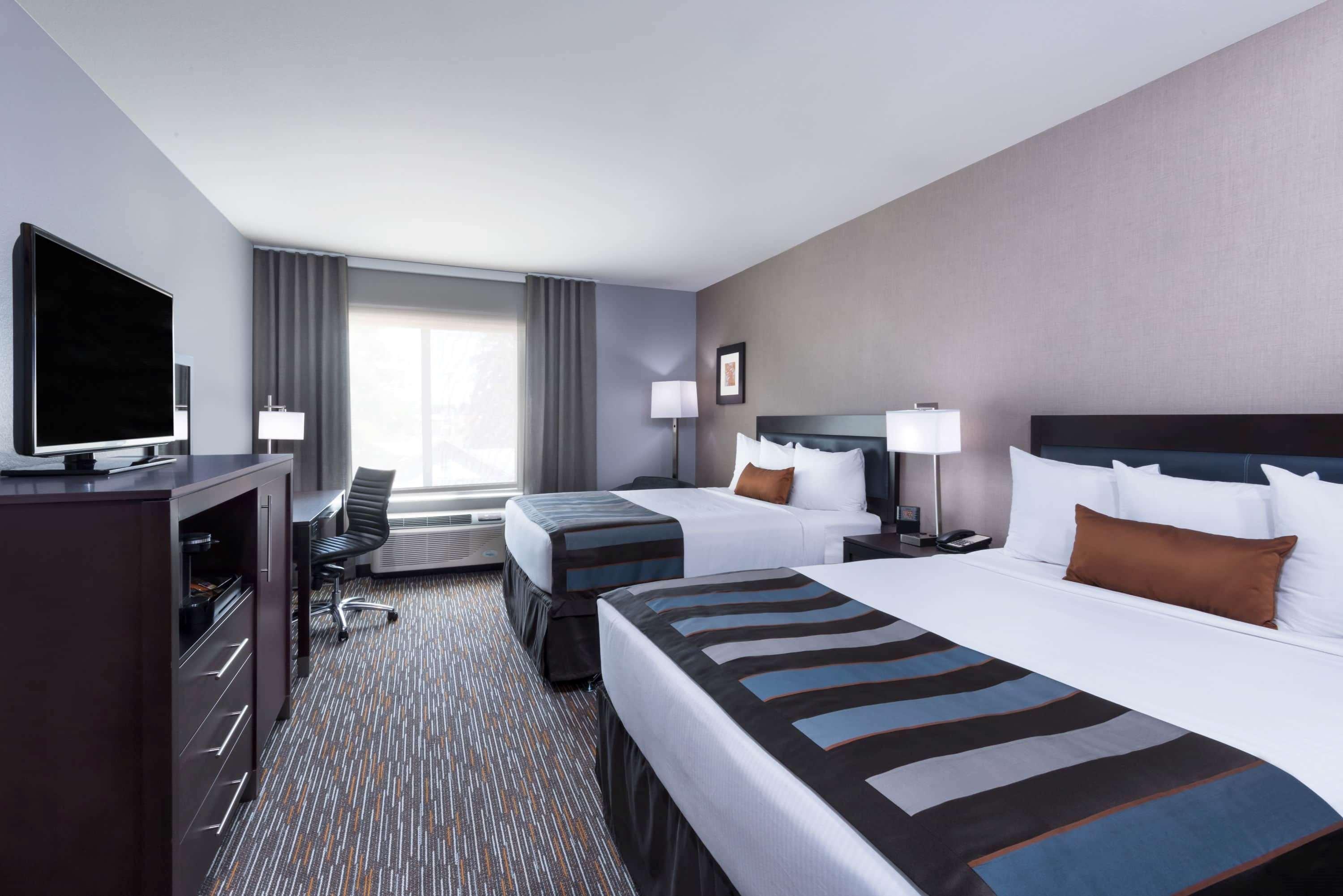 Wingate By Wyndham Sidney Hotel Exterior photo