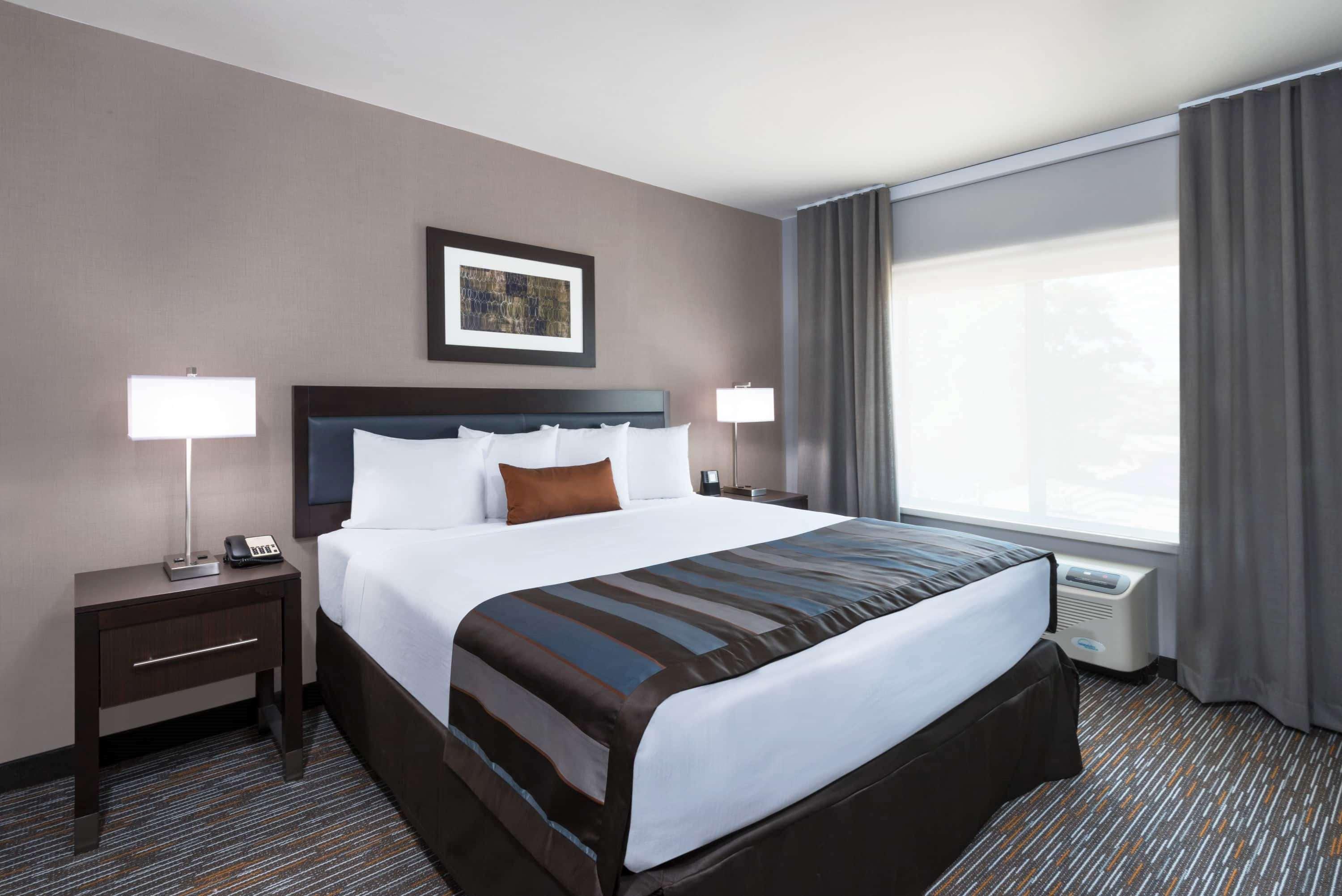 Wingate By Wyndham Sidney Hotel Exterior photo