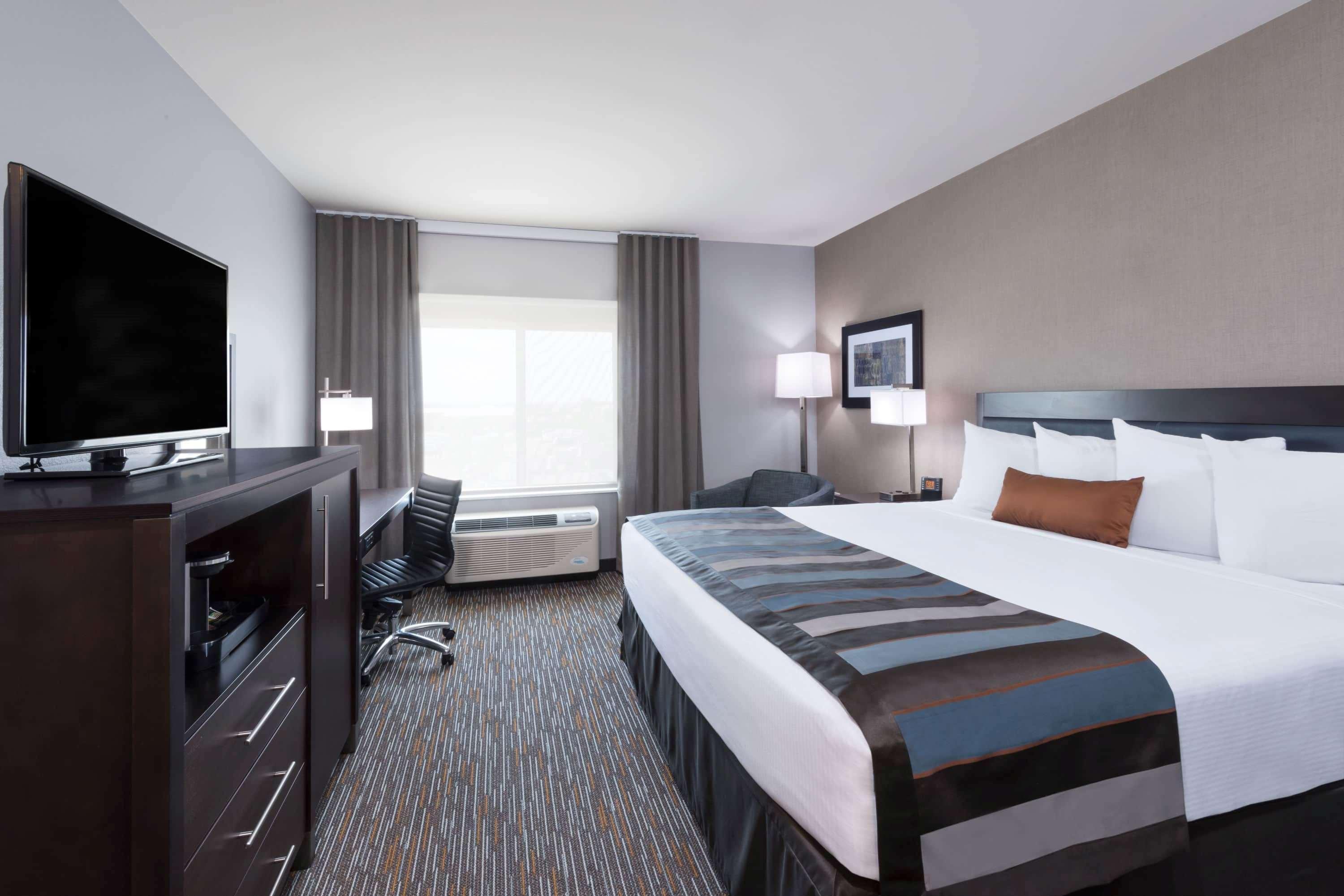 Wingate By Wyndham Sidney Hotel Exterior photo