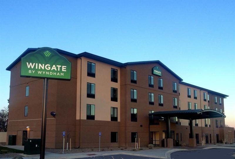 Wingate By Wyndham Sidney Hotel Exterior photo