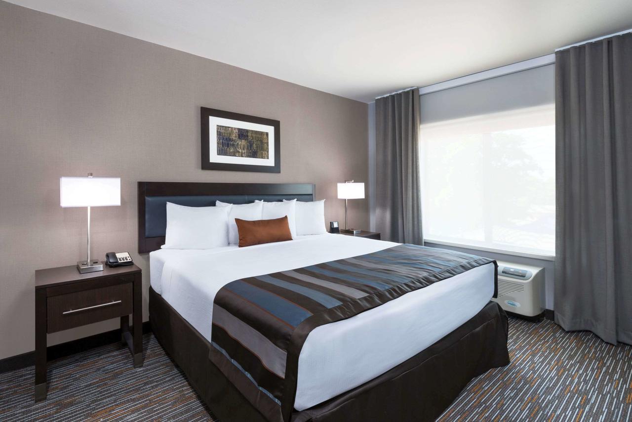 Wingate By Wyndham Sidney Hotel Exterior photo
